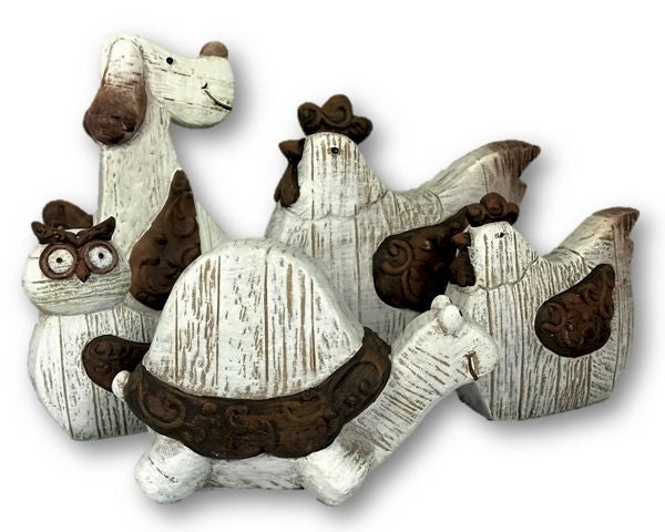 Charming Pacific Hen ceramic ornament with rustic design, measuring 16.5 x 17 x 7.5 cm, perfect for home decor.