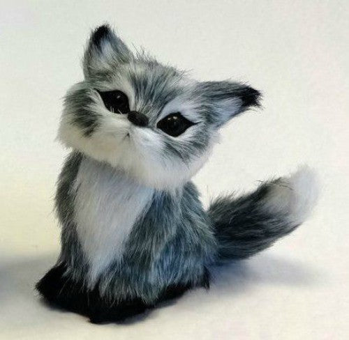 Small grey fox ornament, 7.5cm x 7.5cm, adding whimsical elegance to home or office décor.