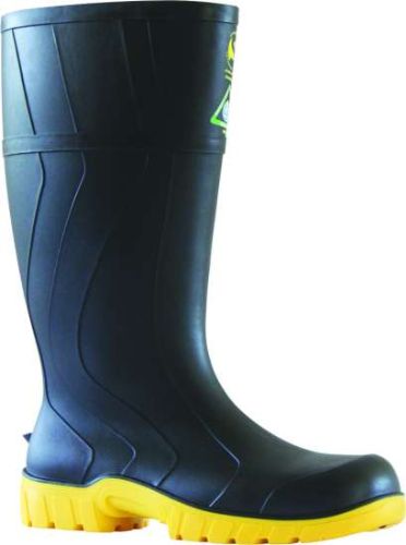 Bata Safemate Size 4 black gumboots with PVC sole, cushioned insole, and specialized tread for outdoor and industrial use.