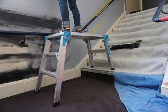 Alt text: Easy Access Adjustable Work Platform with 3 steps, 6 height settings, and a 450mm wide platform for safety and stability.