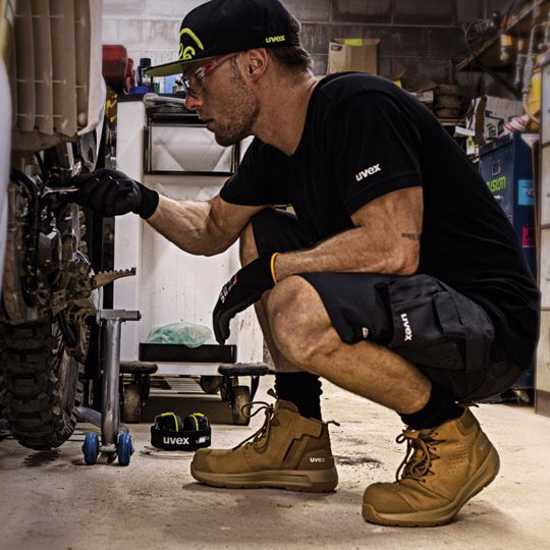 Zip-sided tan safety boots, lightweight, water-resistant, with composite toe cap and slip-resistant outsole, Size 13.