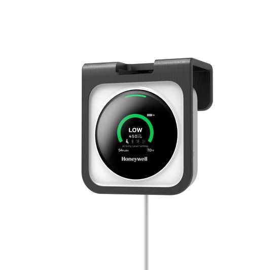 Portable Honeywell air monitor for CO2, temperature, and humidity, featuring risk alerts and easy one-button operation.