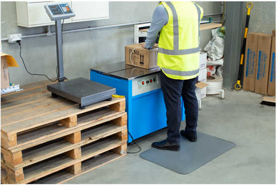 Anti-fatigue mat measuring 1500 x 900mm, made of durable vinyl sponge, designed for comfort and safety in work environments.