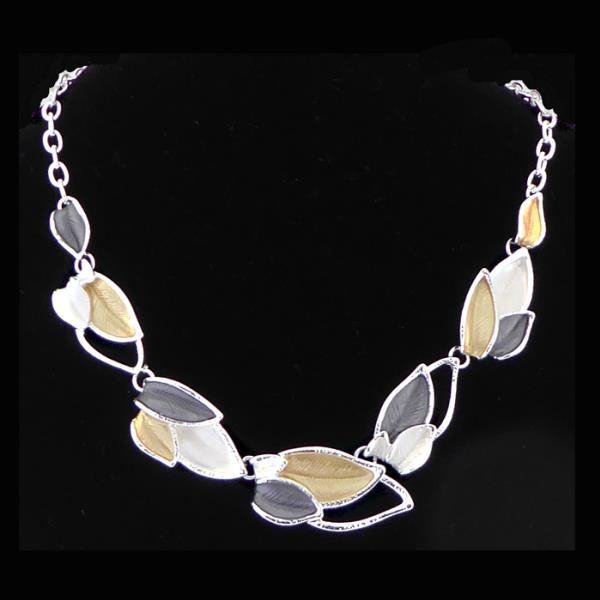 Necklace featuring shiny and matte silver leaves, 46cm long, perfect for elegant layering or minimalist styles.