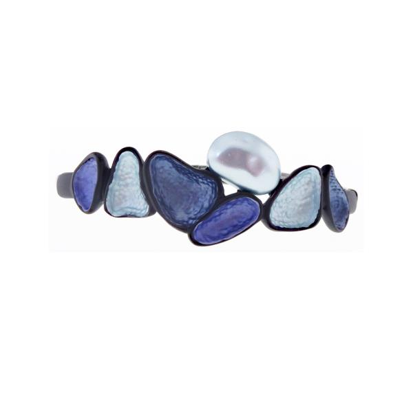 Gunmetal bracelet featuring enamelled and pearlised blue accents, perfect for adding elegance to any outfit.
