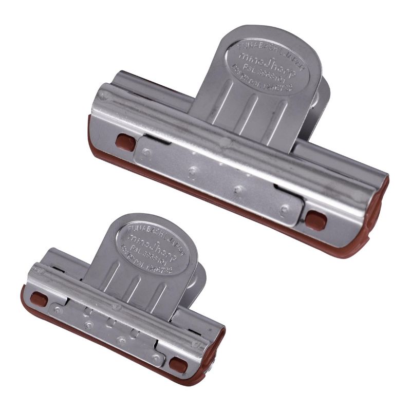 Minosharp Clip On Sharpening Guide Rails in stainless steel for precise 20-degree angle sharpening of all knife sizes.