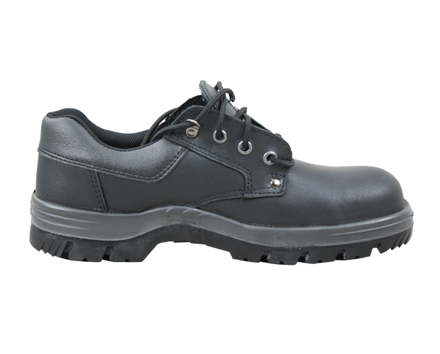 Bata Neptune Industrial Safety Shoes in size 7 with steel toe, slip-resistant sole, heat resistance, and ventilation system.