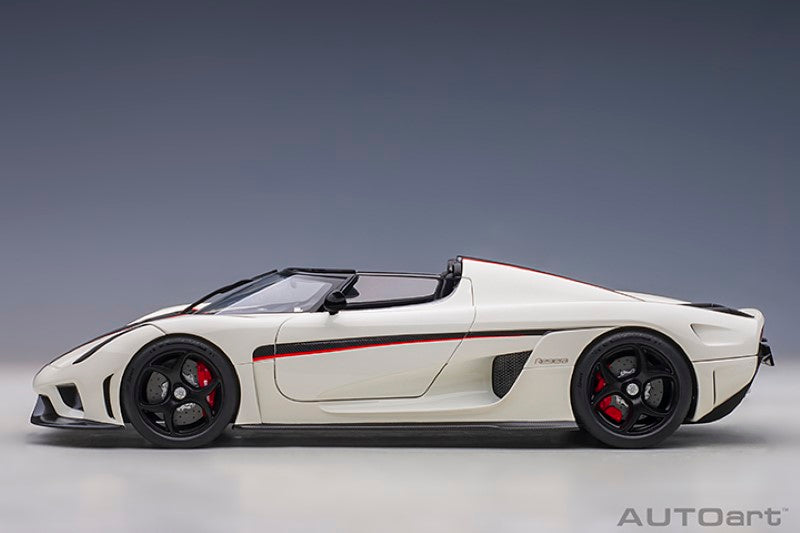 1/18 scale diecast model of the white Koenigsegg Regera, featuring black carbon accents and red details for collectors.