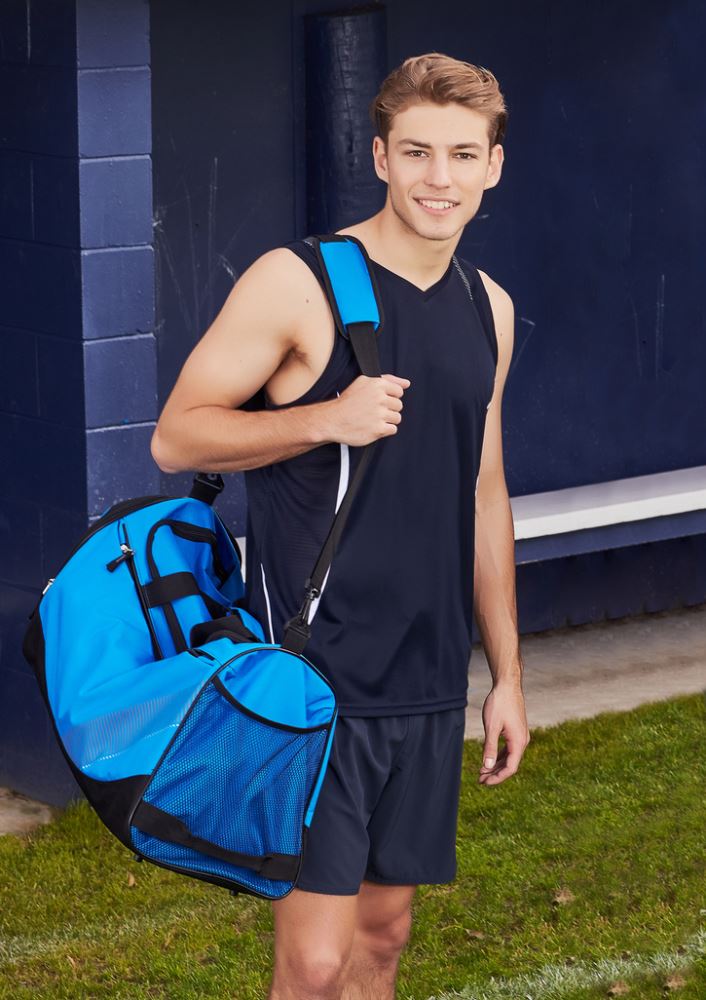 Red Razor Sports Bag with large U-shaped opening, detachable strap, wet/dry compartment, and dual nylon handles.