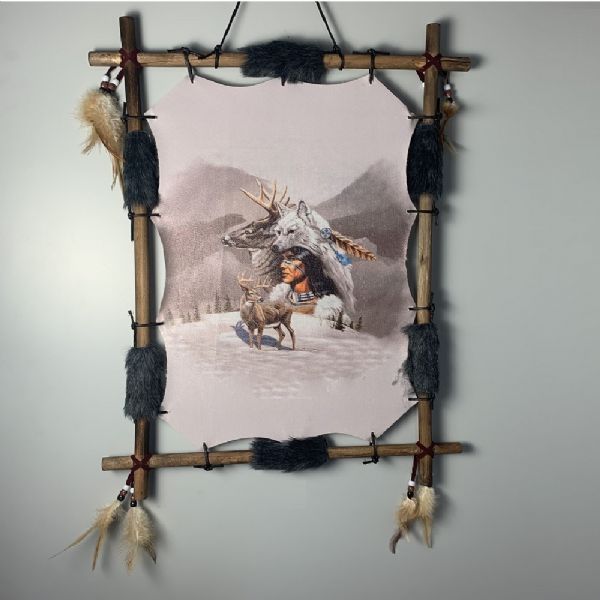 Dreamcatcher featuring an Indian wolf design, framed in bamboo with faux fur and tonal feathers, measuring 56 x 41 cm.
