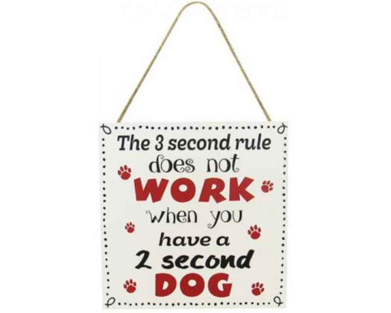 Charming wooden pet hanger sign (20x9 cm) with twine, perfect for showcasing your pet's space.