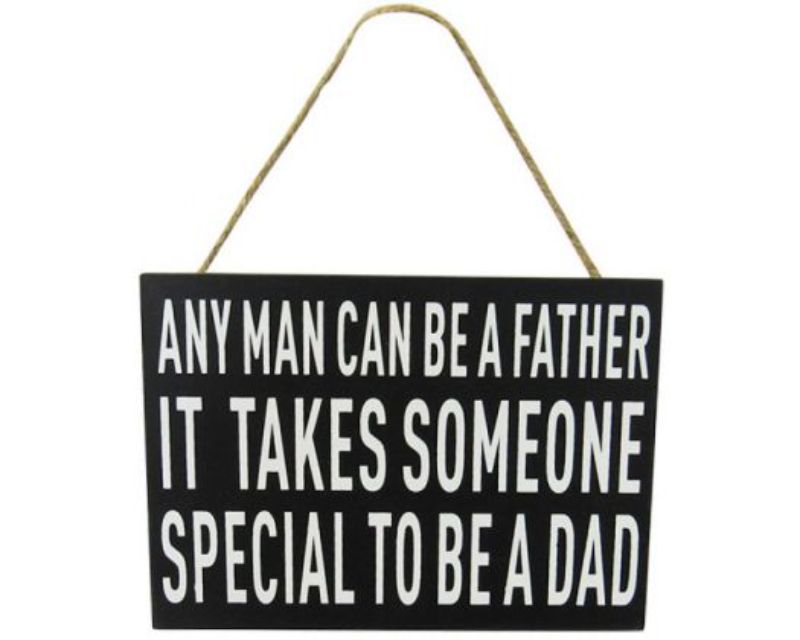 Rustic wooden Family Hanger Sign Dad with rope hanger, perfect decor celebrating family love, 17 cm x 12 cm.