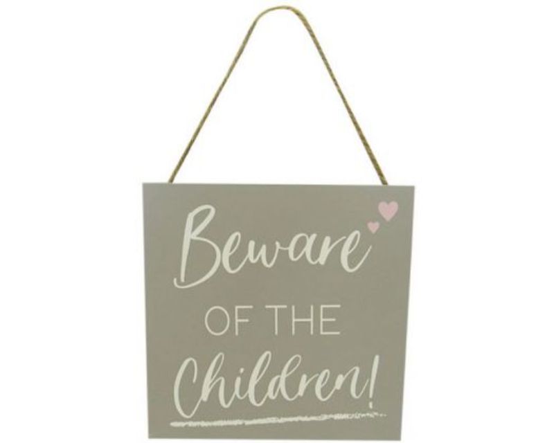 Wooden Family Life Hanger Bewar Child sign, 18x18 cm, capturing joyful family moments and enhancing home decor.