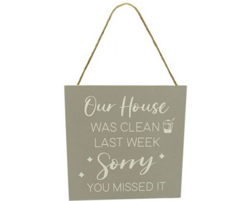 Elegant 18x18 cm wooden Family Life Hanger sign, perfect for adding warmth to any living space.