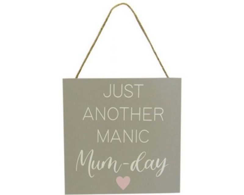 Wooden Family Life Hanger Mum-day, 18x18 cm, ideal for home decor and as a thoughtful Mother's Day gift.