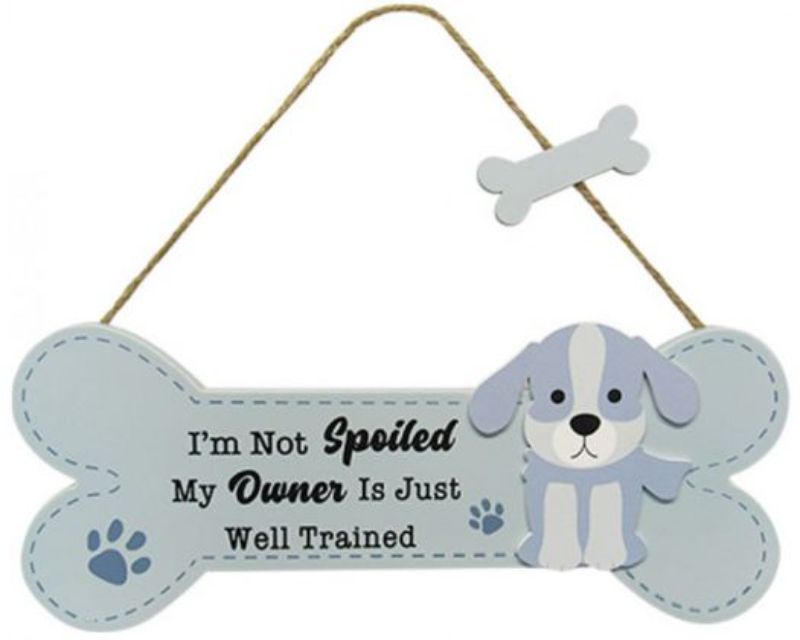 Wooden bone-shaped sign "Well Trained," 28 x 12.5 cm, perfect decor for dog lovers, blending style and function.
