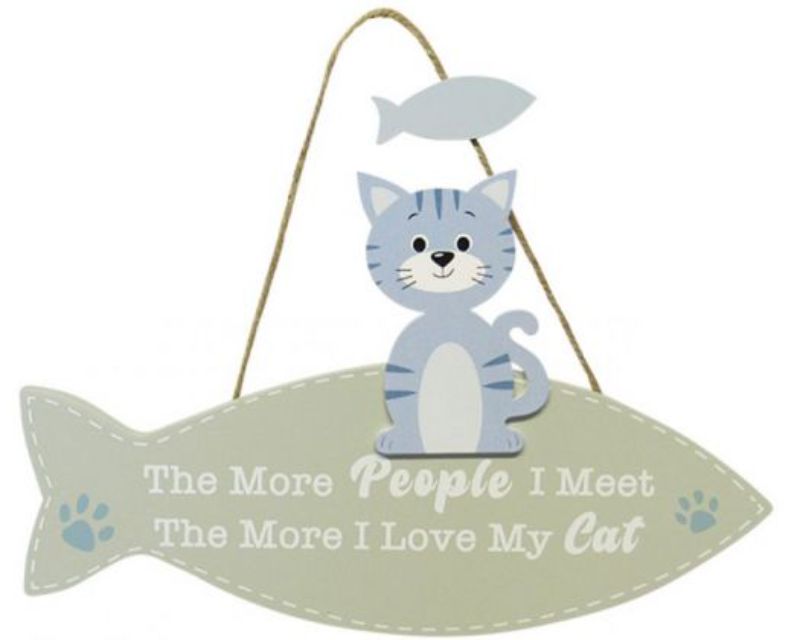 Wooden fish-shaped cat hanger sign, 28 x 17.5 cm, perfect for cat lovers' home decor and displaying cherished memories.