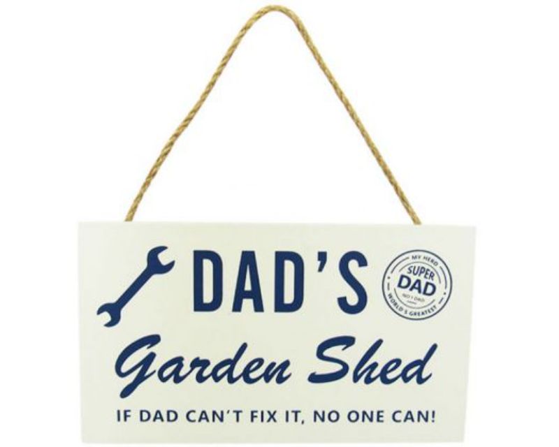 Wooden "Man Cave Hanger" sign with twine, 21 x 12 cm, ideal for decorating sheds or outdoor spaces.