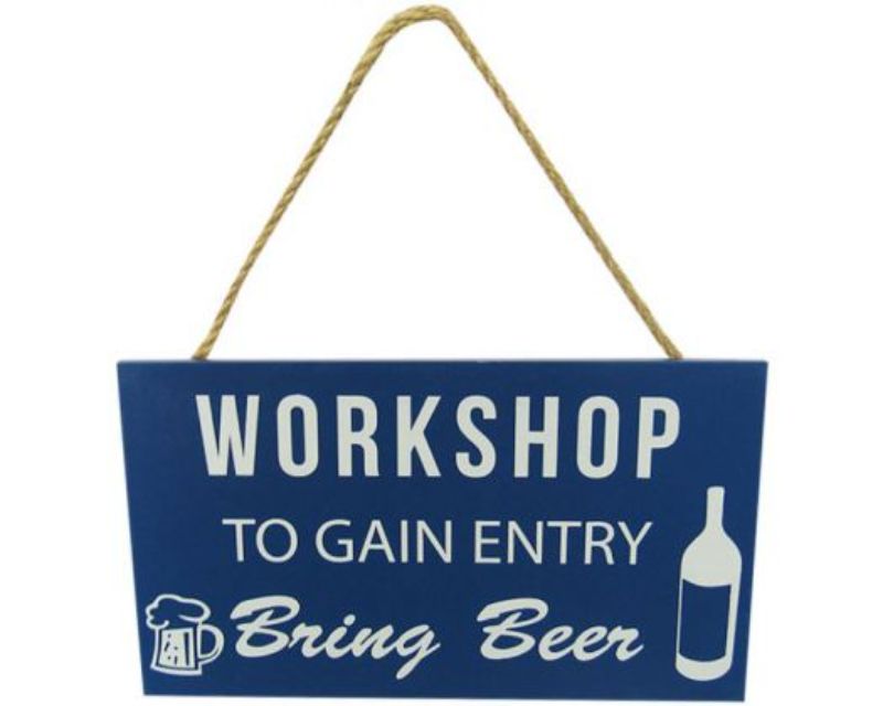 Wooden "Man Cave Hanger Workshop Beer" sign with twine, 21 x 12 cm, perfect for brewing enthusiasts and workshop decor.