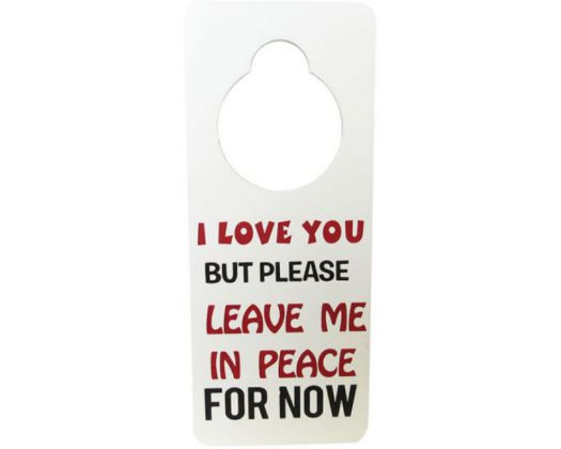 Charming 'Leave in Peace' door sign, 24x10 cm, adds style and privacy to your home décor, perfect for peaceful moments.