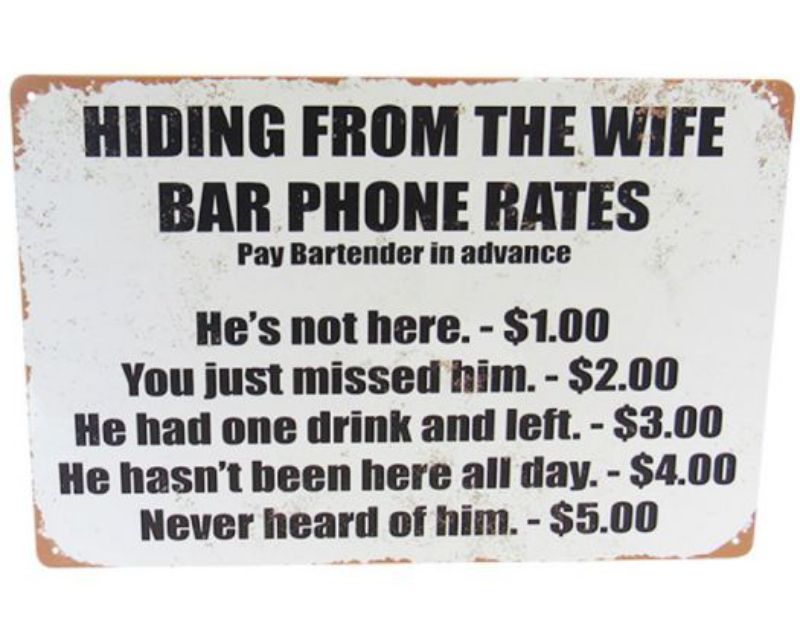 Retro tin art sign reading "Husband Missing," perfect for adding humor to home decor, measuring 30cm x 20cm.