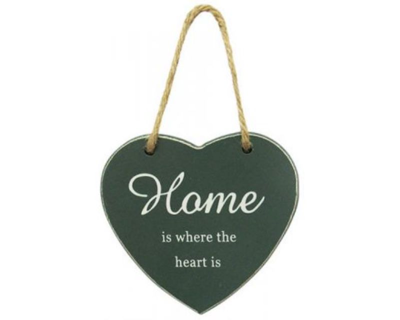 Heart-shaped green hanger measuring 10.5 cm, featuring inspirational words, perfect for home decor and organizing small items.