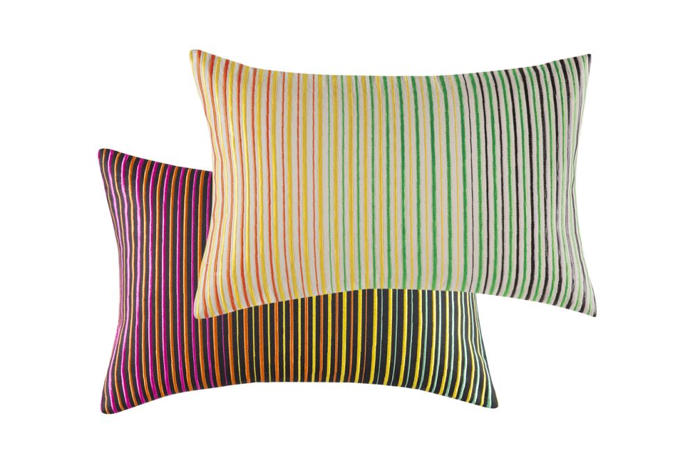 Cushion with stylish design, 35x55cm, perfect for bedding or as a decorative accent on your couch.