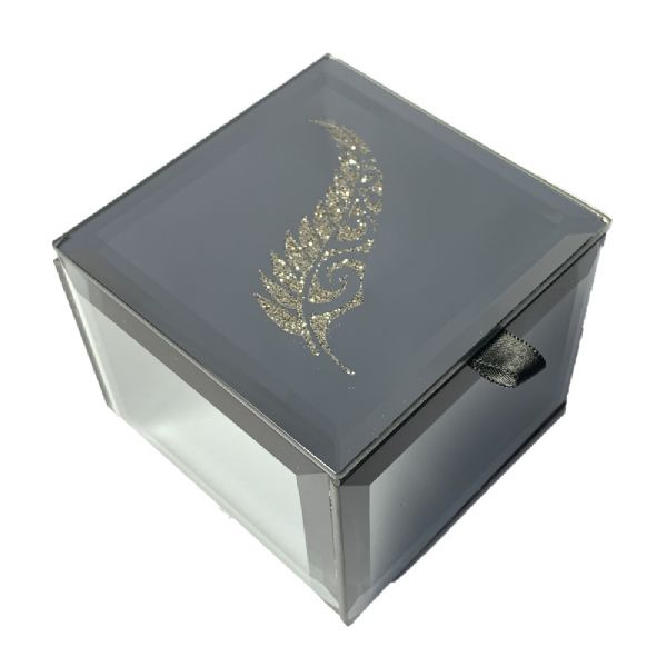 Kiwiana Bling Mini Trinket Box featuring a silver fern design, ideal for storing jewelry and celebrating New Zealand culture.