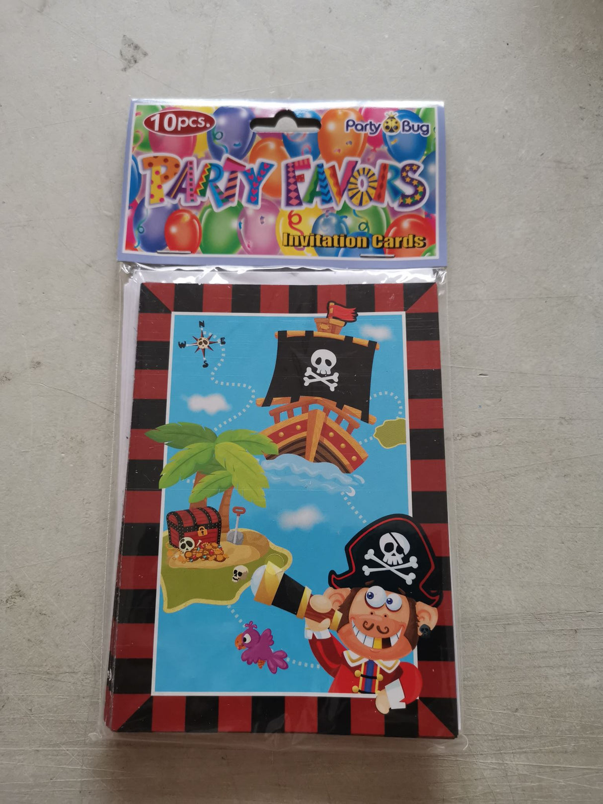 Vibrant pirate-themed party invitations with envelopes, perfect for kids' parties or treasure hunts. 10 units included.