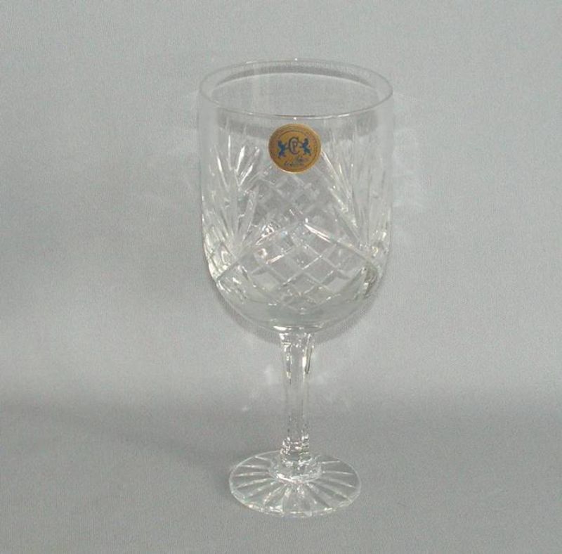 Elegant red wine glass with ergonomic design, polished finish, and 360gm capacity for enhanced wine tasting experiences.