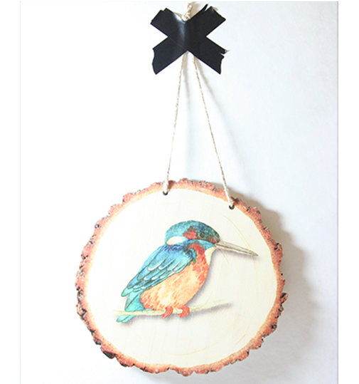 Wall art featuring a kingfisher printed on eco-friendly pine veneer, ready to hang and beautifully packaged.