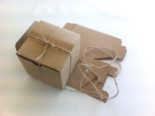 Small, stylish craft boxes, set of 3, ideal for party favors, gifts, and creative projects; 7.5cm x 7.5cm x 8cm.