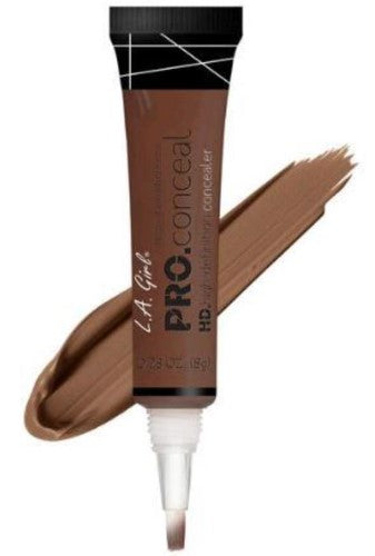 LA Girl Pro Concealer in Dark Cocoa offers lightweight, opaque coverage to conceal dark circles and skin imperfections.