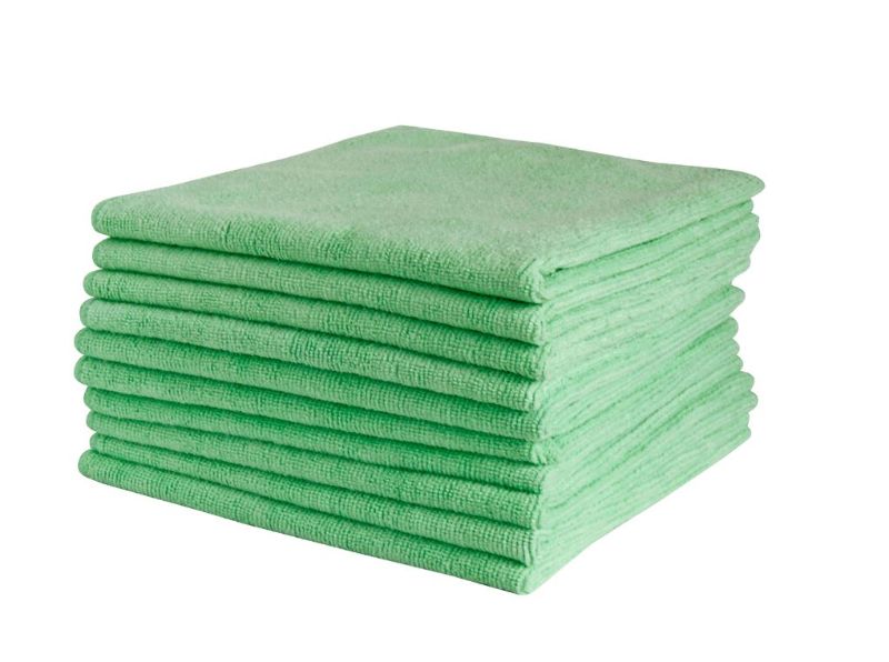 Green microfibre cleaning cloths, 400mm x 400mm, 300gsm, perfect for effective dusting and deep cleaning surfaces. Carton of 50.