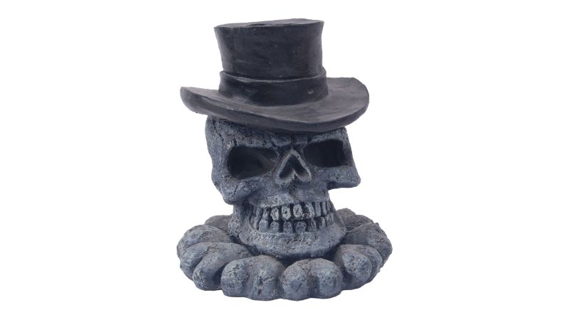 Skull ornament with tophat for aquariums, 15cm, adds whimsy and hiding spots, safe for fish and enhances tank decor.