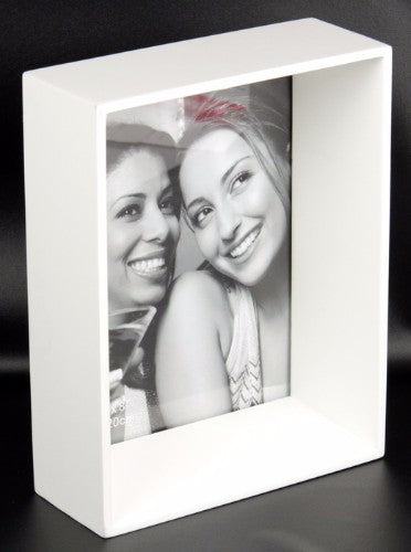 Wooden frame with depth window, 18.5 cm wide, 23.5 cm high, showcasing layered photos for a stylish display.