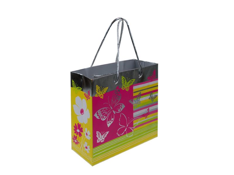 Vibrant butterfly-themed gift bags, set of 12, perfect for birthdays and special occasions, measuring 14.5 x 15 x 6cm.