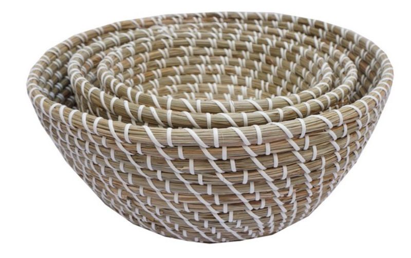 Set of 3 elegant seagrass baskets with durable plastic weaving, perfect for storage and enhancing home decor.