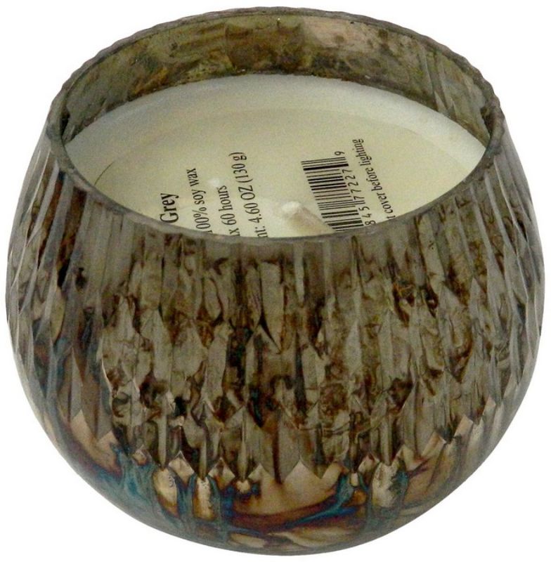 Scented soy wax candle in a gold ribbed holder, infused with Earl Grey fragrance for a soothing ambiance.