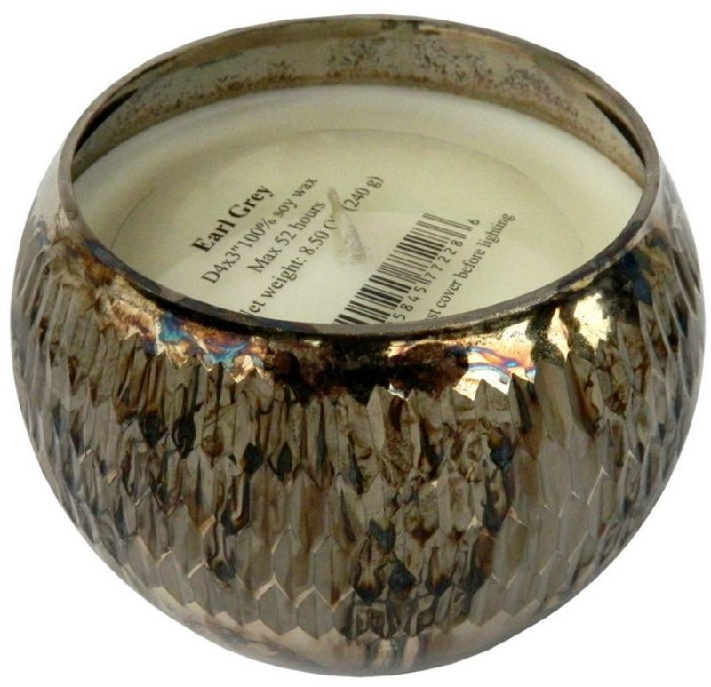 Scented soy wax candle in gold ribbed holder, infused with Earl Grey fragrance, perfect for home decor and relaxation.