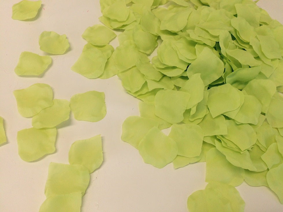 Vibrant lime faux silk rose petals, 250 per pack, ideal for centerpieces and creative projects, each measuring 6cm by 6cm.