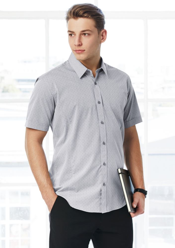 Men's plum short sleeve shirt in size 4XL with pin dot pattern, narrow collar, and curved hem for versatile styling.