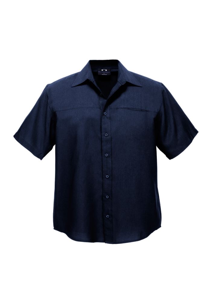 Men's navy short sleeve shirt in 3XL, made from breathable polyester with sun protection, featuring a pocket and curved hem.