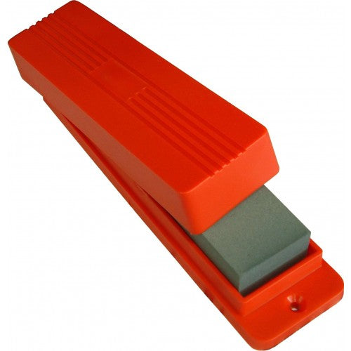 Red Bench Stones Xcel Comb sharpening oilstone in plastic box, with coarse and smooth surfaces, non-slip feet, and workbench coupling.