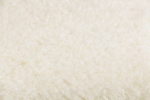 Luxurious white crimped long hair throw blanket, 150 x 180 cm, plush micro mink backing for comfort and elegance.