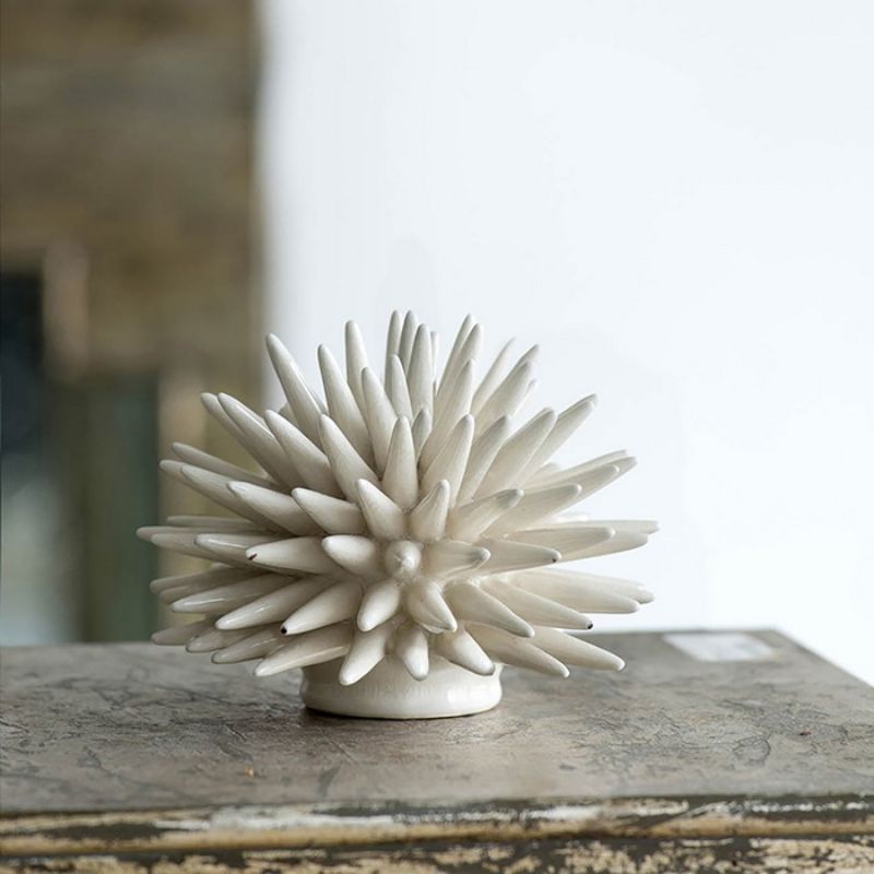 Faux coral ornament (15cm) in vibrant white, featuring a spiky design, perfect for coastal-themed decor.