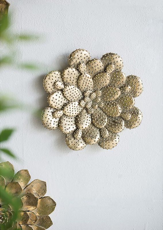 Gold-finished succulent wall plaque (25.5cm) adds elegance and texture to any space, perfect for modern decor.