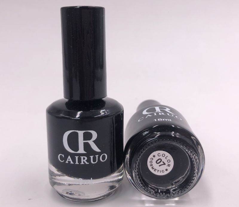 Vibrant 18ml nail polish in Color Lid #007, chip-resistant and long-lasting, perfect for salons and home use.
