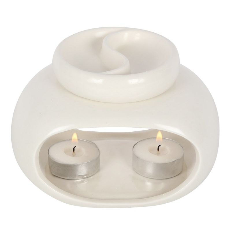 Off-white double ceramic oil burner with a divided bowl for customizing two scents, ideal for enhancing home ambiance.