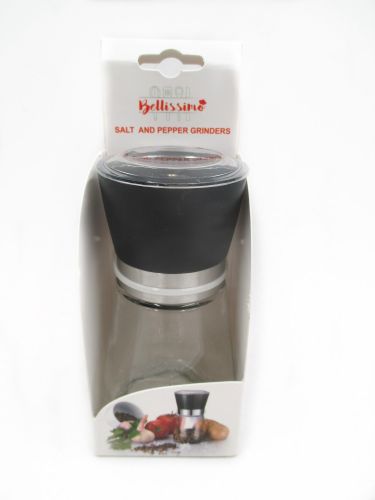 Stylish 10 x 8CM salt and pepper grinders for precise grinding, enhancing flavors in every dish with adjustable coarseness.